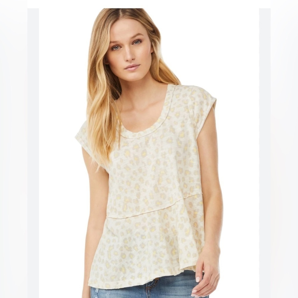 NWT Scoop Raw Edge Knit Top Leopard Print Size XS.